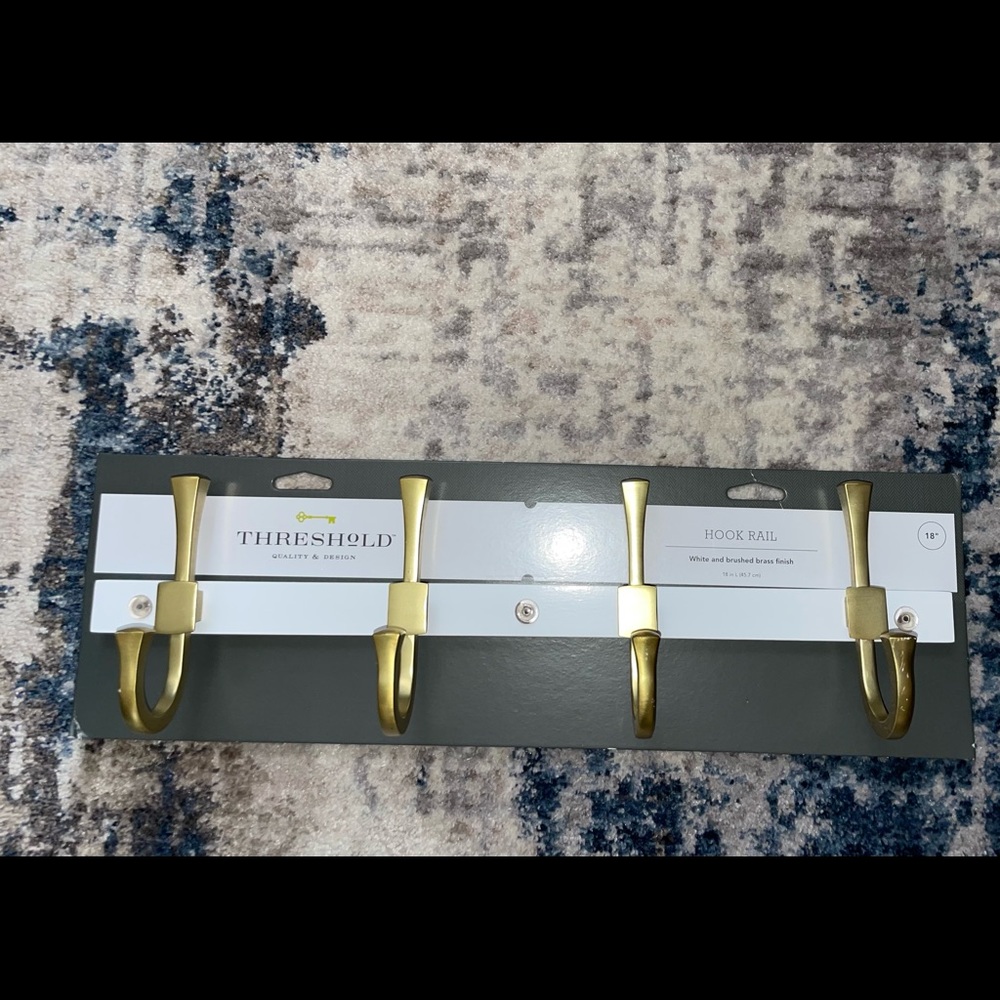 THRESHOLD HOOK RAIL